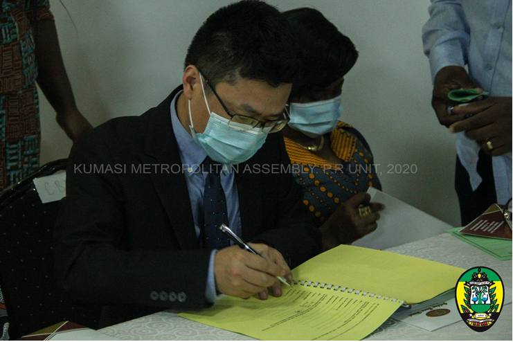 MR. LI ZHONGCHUM SIGNING THE DOCUMENT ON BEHALF OF CBITEC